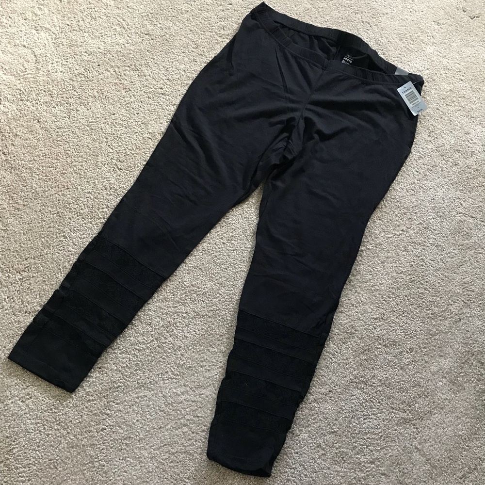 Plus Size Leggings Black With Floral Lace Design